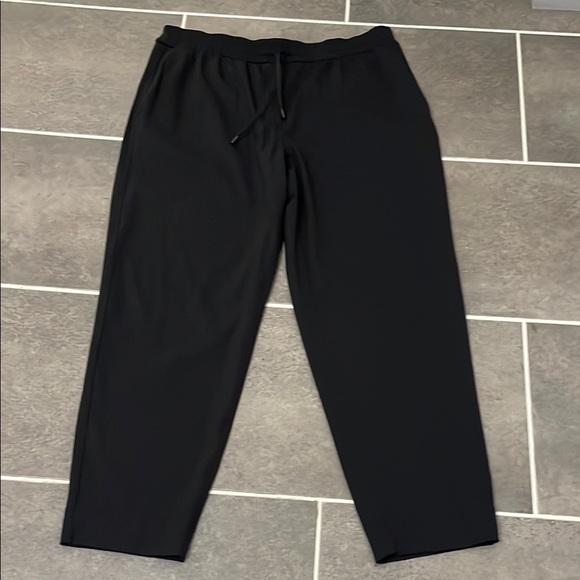 Lululemon Tapered-Leg Mid-Rise Pant 7/8 Length *Luxtreme size Large - Picture 1 of 8
